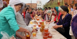 Архипастырь Роман освятил мед нового урожая в Якутске Яна Лазарева, YakutiaMedia