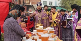 Архипастырь Роман освятил мед нового урожая в Якутске Яна Лазарева, YakutiaMedia
