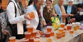 Архипастырь Роман освятил мед нового урожая в Якутске Яна Лазарева, YakutiaMedia
