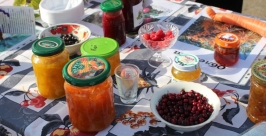 Горожане попробовали варенье из кабачков и тыквы на ярмарке в Якутске Яна Лазарева, YakutiaMedia