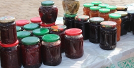Горожане попробовали варенье из кабачков и тыквы на ярмарке в Якутске Яна Лазарева, YakutiaMedia