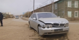 Водитель, бросив автомобиль, скрылся с места ДТП в Якутске пресс-служба МВД по Якутии