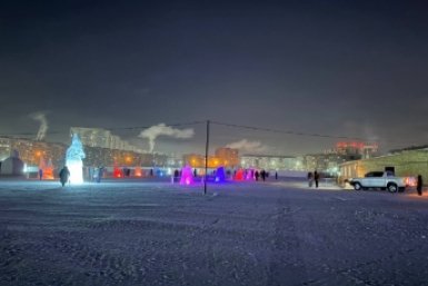 В Якутске открылся ледовый городок на Сайсарском озере ИА YakutiaMedia