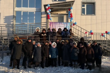 Глава Якутии вручил ключи новосёлам первого каменного дома в Анабарском улусе  Андрей Сорокин, ЯСИА