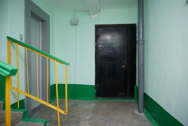 Эксперт напомнил, почему вещи в подъезде хранить нельзя Дмитрий Осипчук, ИА PrimaMedia.ru