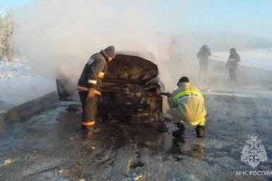 В Якутске из-за неисправности узлов сгорел автомобиль МЧС России по РС (Я)