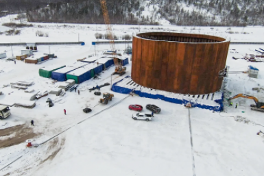 В Якутии начато перемещение первого коффердама для пилона Ленского моста