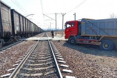Фура врезалась в поезд в Приморье Пресс-служба ДВЖД