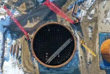 208 направляющих труб смонтированы в центральном коффердаме Ленского моста