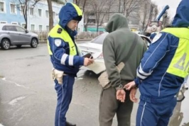 В Артёме водитель предложил инспектору ГАИ 34 тысячи рублей, но получил уголовное дело Пресс-служба УМВД России по Приморскому краю