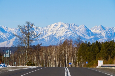Трое туристов скончались от холода при спуске с горы в Бурятии