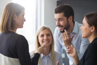 Почему не стоит говорить "не за что" в ответ на "спасибо". Эта привычка "холодит" отношения с близкими и коллегами