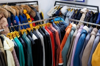 Эти 5 популярных вещей делают образ дешевым: наденете их — будете выглядеть нищебродкой