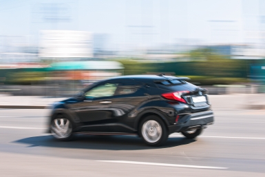 Автоэксперт оценил идею отмены порога 20 км/ч и штрафов за среднюю скорость в РФ