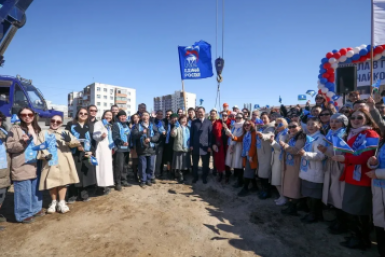 В Якутске заложили &quotзолотую сваю&quot дополнительного корпуса школы №20  Андрей Сорокин, ЯСИА