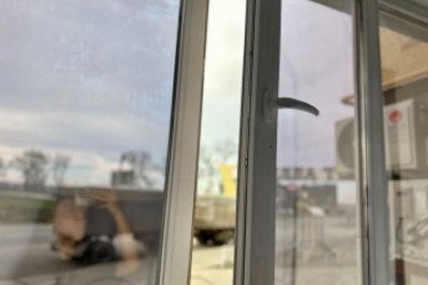 Полстакана в воду – и мыть окна не придется до самой осени: о мутности, пыли и разводах напрочь забыли