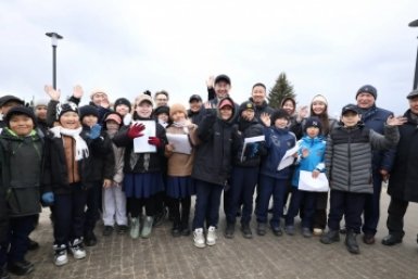 Глава Якутии оценил набережную &quotПоющие пески&quot в Вилюйске  Андрей Сорокин, ЯСИА
