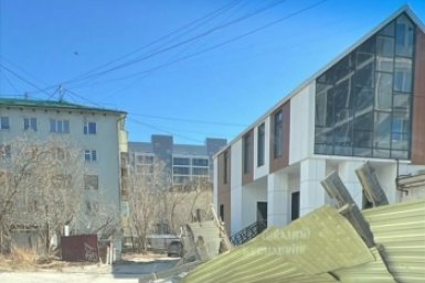 В Якутске усилили проверки уличных конструкций из-за ветра ИА YakutiaMedia