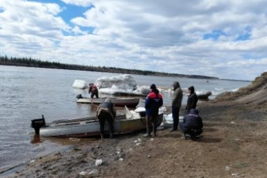 В Якутии ищут утонувшего после опрокидывания лодки Служба спасения РС (Я)