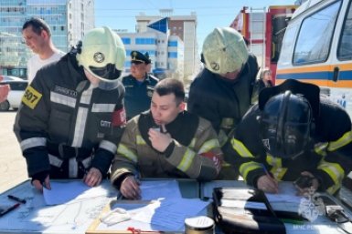 10 человек эвакуировали при пожаре в торговом центре в Якутске МЧС России по РС (Я)