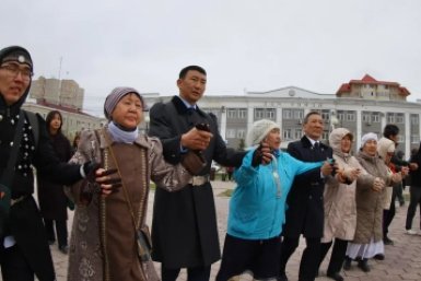 В Якутии массово исполнили круговой танец &quotДобун осуохай&quot  Саргын Скрябин