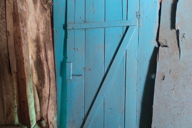 1 охапку в яму - и уличный туалет благоухает парфюмом без мух: никакие освежители не нужны