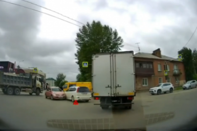 Пересечение Баррикад и Ушаковской скриншот из видео &quotДТП38&quot (18+)