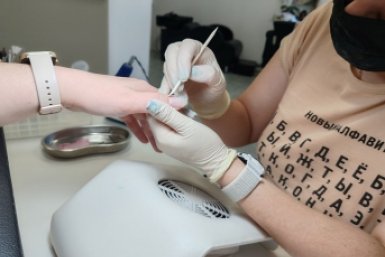 Не бегу к мастеру из-за каждой трещины на ногте: приложила "чай" — дефект затянулся, коррекция отложена