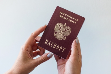 Штамп о браке в паспорт не вернут: власти готовятся к отказу от бумажных корочек
