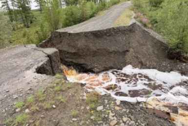 Паводок перекрыл дорогу в Эвено-Бытантайском улусе Управление автодорог &quotДороги Арктики&quot