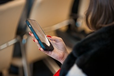 Банковский перевод могут заблокировать из-за старого смартфона: россиян предупредили о новых рисках