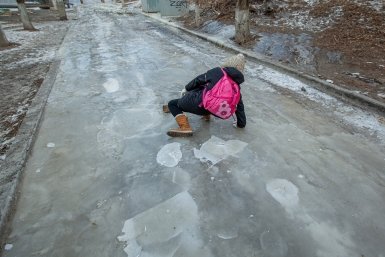 Гололёд в Якутии: как избежать травм и что делать при падении Мария Смитюк, ИА PrimaMedia.ru