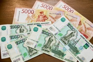 Завтра россиянам начнут зачислять на карты "Мир" от 10 800 рублей