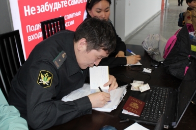 Якутяне перед вылетом в отпуск расплатились с долгами Яна Лазарева, YakutiaMedia