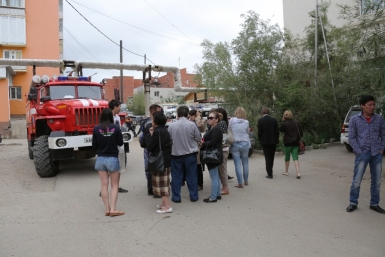Жители аварийного дома на проспекте Ленина в Якутске покинули свои квартиры    пресс-служба администрации г. Якутска