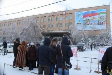 Пикет против лишения материальной помощи диализных больных прошел в Якутске Нюргуяна Иванова, Yakutiamedia