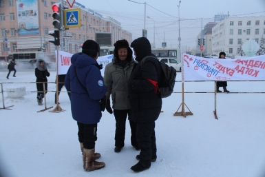 Пикет против лишения материальной помощи диализных больных прошел в Якутске Нюргуяна Иванова, Yakutiamedia