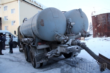 Водитель фекалки сливал отходы в колодец Водоканала в Якутске ОА г.Якутска