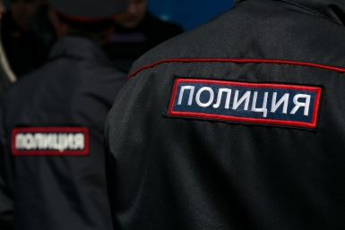 Буйный хулиган, будучи в наручниках, ударил головой в лицо полицейскому в Якутии Хитров Александр, РИА PrimaMedia