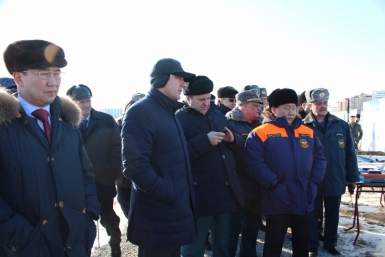 Спасатели развернули мобильный пункт временного размещения населения в Якутске Нюргуяна Иванова