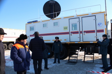 Спасатели развернули мобильный пункт временного размещения населения в Якутске Нюргуяна Иванова