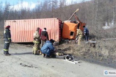 В Оймяконском улусе перевернулся грузовик ykt.ru