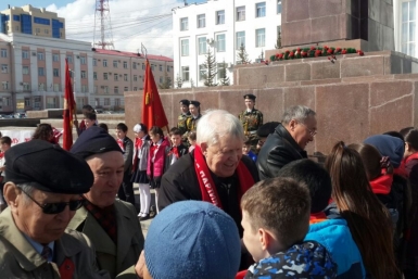 На площади Ленина в Якутске прошла церемония вступления в ряды пионеров YakutiaMedia
