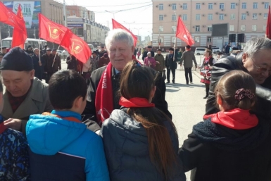 На площади Ленина в Якутске прошла церемония вступления в ряды пионеров YakutiaMedia