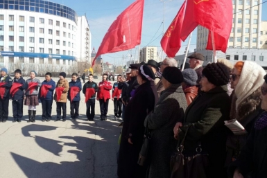 На площади Ленина в Якутске прошла церемония вступления в ряды пионеров YakutiaMedia
