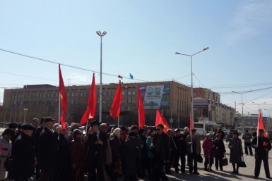 На площади Ленина в Якутске прошла церемония вступления в ряды пионеров YakutiaMedia