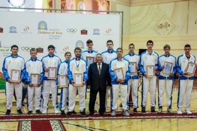 Якутских спортсменов - чемпионов Игр &quotДети Азии&quot чествовали в Правительстве республики egorborisov.ru