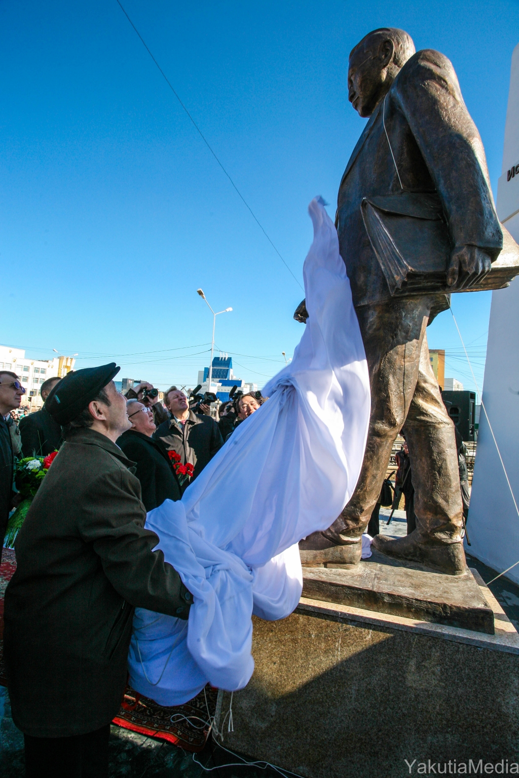 Памятник Исидору Барахову открыли в Якутске, Фото с места события собственное