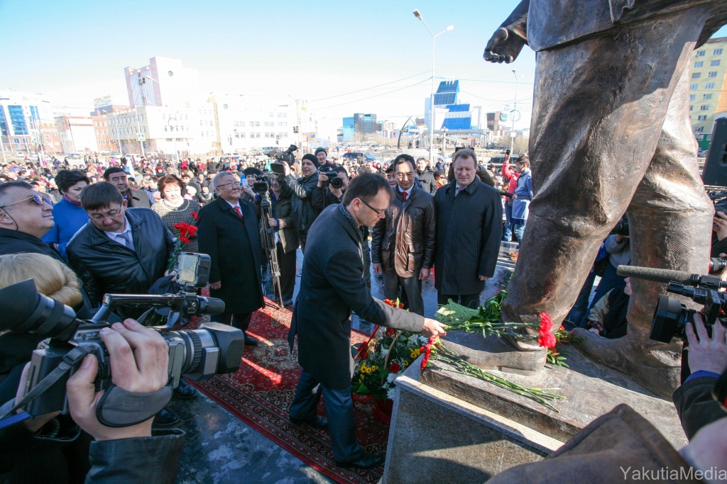 Памятник Исидору Барахову открыли в Якутске, Фото с места события собственное
