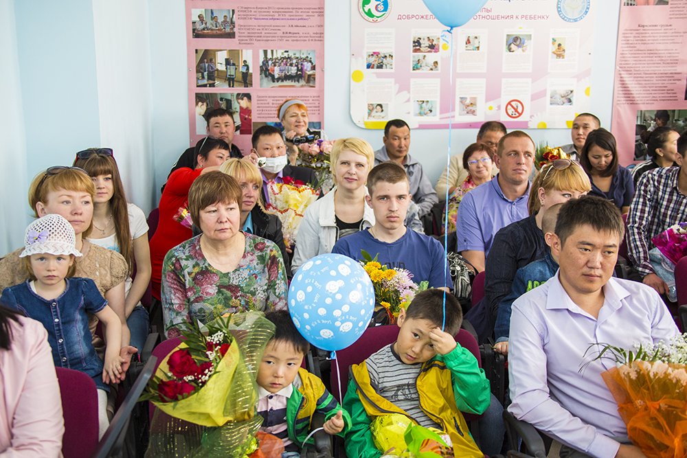 Из роддома Якутска выписали 15 маленьких горожан, Фото с места события из других источников